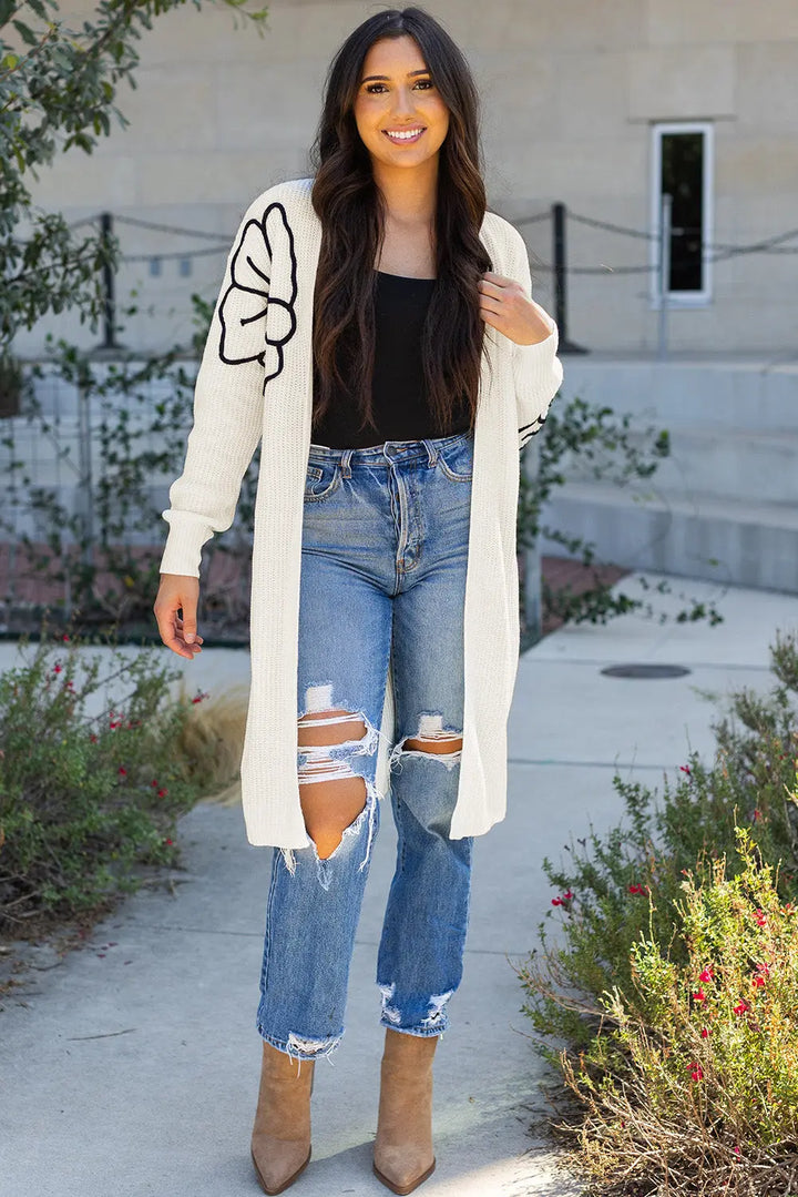 Cardigan beige à fleurs brodées à épaules tombantes ouvert sur le devant Perfectelena