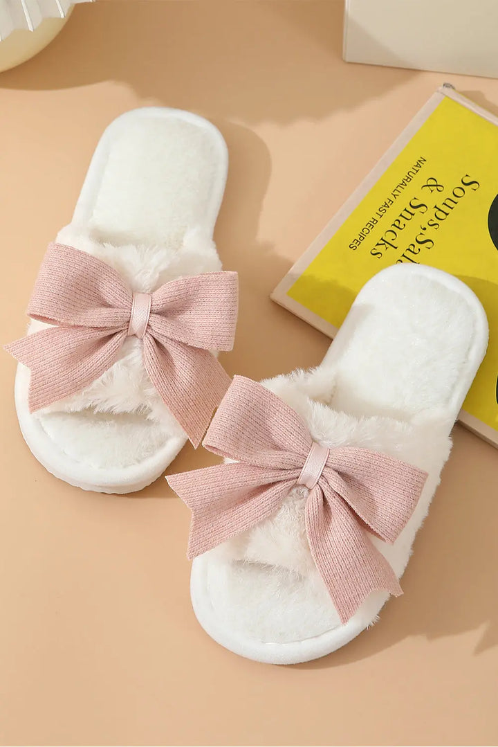 Chaussons blancs ouverts en peluche avec nœud décoratif : un cocon de douceur - Perfectelena