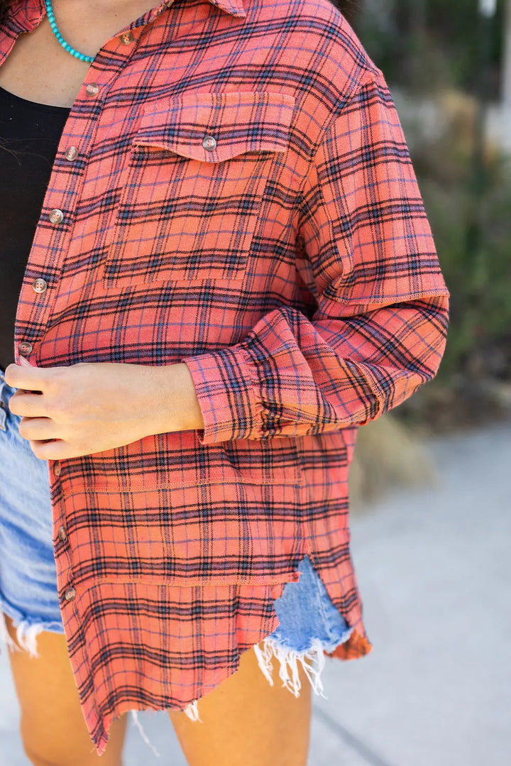 Chemise rouge à carreaux, manches longues, fente latérale, ourlet en détresse Perfectelena