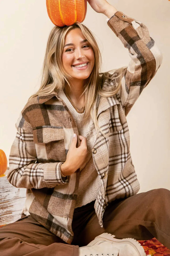 Veste à carreaux en flanelle beige français clair avec poche à double rabat Perfectelena