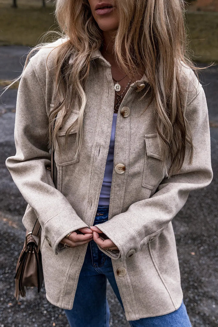 Veste boutonnée gris clair à col rabattu et poches à rabat Perfectelena