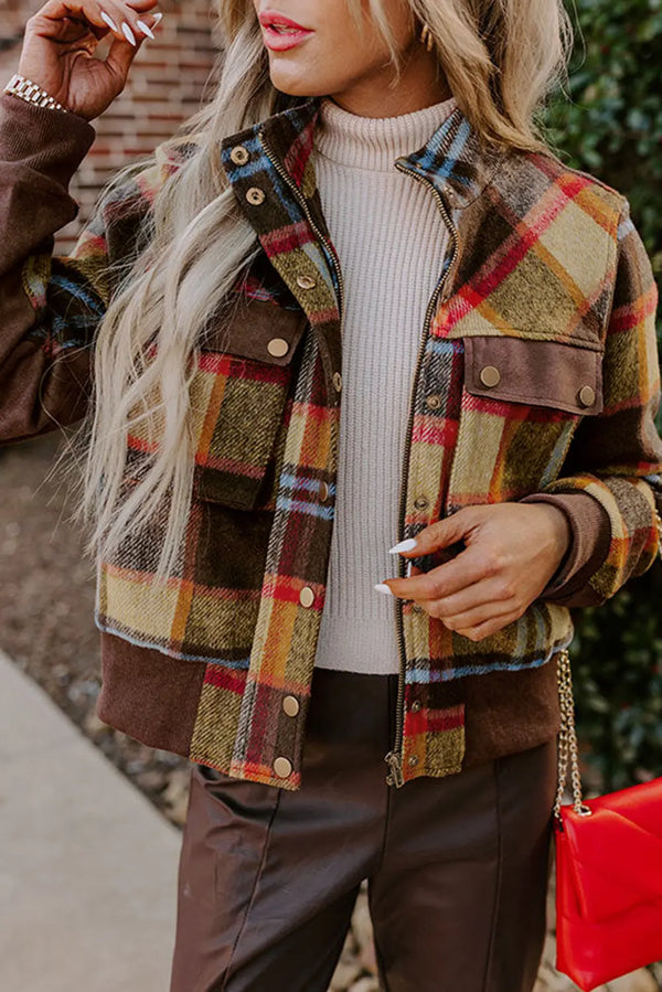 Veste marron à carreaux imprimés avec poches poitrine et fermeture éclair à boutons et col montant Perfectelena