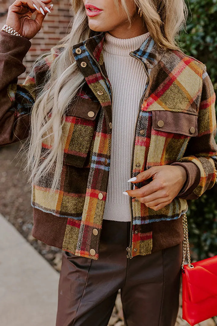 Veste marron à carreaux imprimés avec poches poitrine et fermeture éclair à boutons et col montant Perfectelena